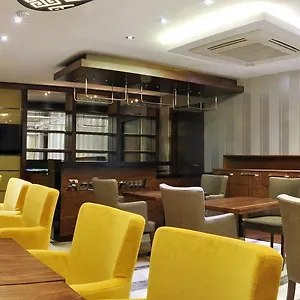 Otel Avin **